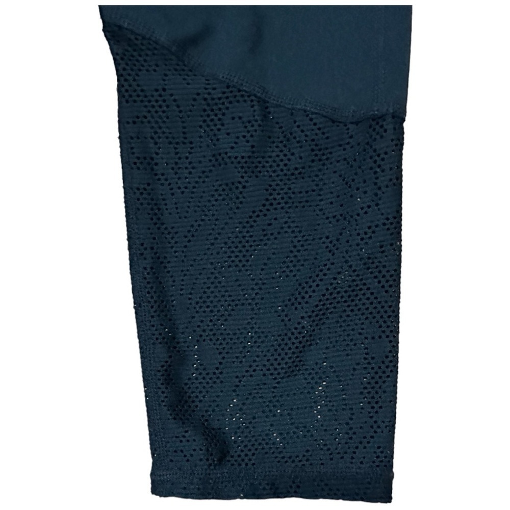 🌸Gaiam- Black Capri Legging with Lacy Trim- Size Small - Picture 3 of 6